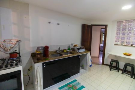 Casa à venda com 750m², 5 quartos e 4 vagas Casa à venda com 750m², 5 quartos e 4 vagasCozinha (Casa 2)