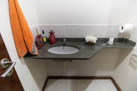 Casa à venda com 750m², 5 quartos e 4 vagas Casa à venda com 750m², 5 quartos e 4 vagasLavabo (Casa 2)