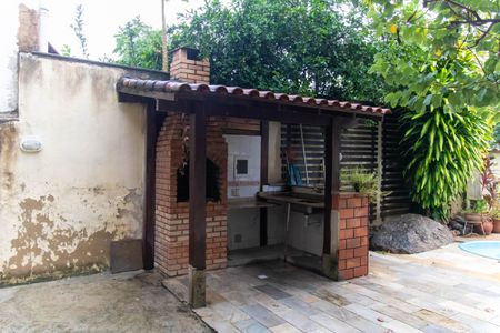 Casa à venda com 750m², 5 quartos e 4 vagas Casa à venda com 750m², 5 quartos e 4 vagasÁrea externa