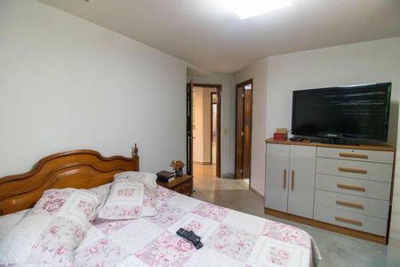 Casa à venda com 750m², 5 quartos e 4 vagas Casa à venda com 750m², 5 quartos e 4 vagasSuíte 2 (Casa 2)