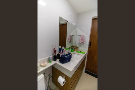 Casa à venda com 750m², 5 quartos e 4 vagas Casa à venda com 750m², 5 quartos e 4 vagasBanheiro Social (Casa 1)