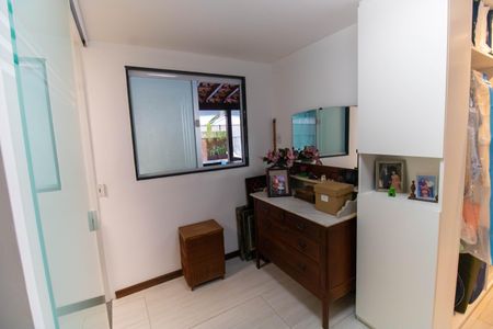 Casa à venda com 750m², 5 quartos e 4 vagas Casa à venda com 750m², 5 quartos e 4 vagasSuíte (Casa 1)