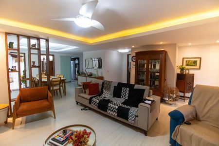 Casa à venda com 750m², 5 quartos e 4 vagas Casa à venda com 750m², 5 quartos e 4 vagasSala (Casa 1)