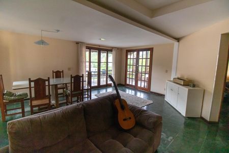 Casa para alugar com 750m², 3 quartos e 2 vagas Casa para alugar com 750m², 3 quartos e 2 vagasSala