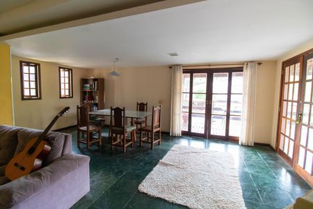 Casa para alugar com 750m², 3 quartos e 2 vagas Casa para alugar com 750m², 3 quartos e 2 vagasSala