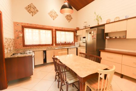 Casa de condomínio à venda com 771m², 3 quartos e 15 vagasCozinha e Área de Serviço