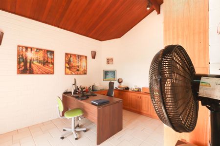 Casa de condomínio à venda com 771m², 3 quartos e 15 vagasEscritório