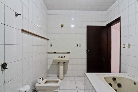 Casa para alugar com 400m², 3 quartos e 5 vagasBanheiro