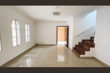 Casa para alugar com 164m², 4 quartos e 3 vagas Casa para alugar com 164m², 4 quartos e 3 vagasSala