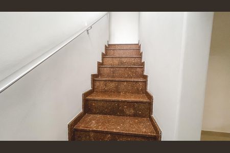 Casa para alugar com 164m², 4 quartos e 3 vagas Casa para alugar com 164m², 4 quartos e 3 vagasEscada