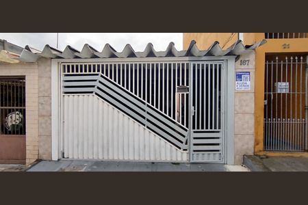 Casa para alugar com 120m², 3 quartos e 1 vaga Casa para alugar com 120m², 3 quartos e 1 vagaFachada + Placa