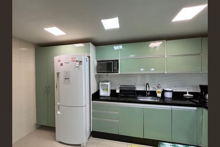 Casa de condomínio à venda com 170m², 4 quartos e 1 vagaCozinha