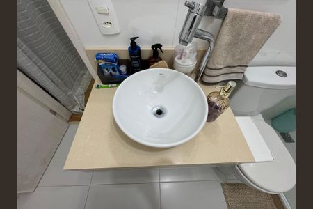 Casa de condomínio à venda com 170m², 4 quartos e 1 vagaSuíte 1 - Banheiro