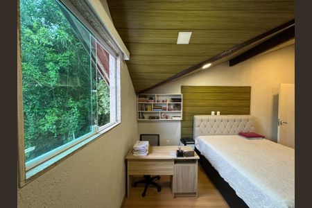 Casa de condomínio à venda com 170m², 4 quartos e 1 vagaQuarto