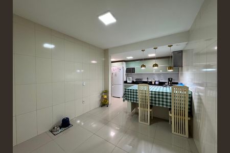 Casa de condomínio à venda com 170m², 4 quartos e 1 vagaCozinha
