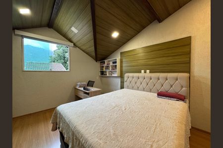 Casa de condomínio à venda com 170m², 4 quartos e 1 vagaQuarto