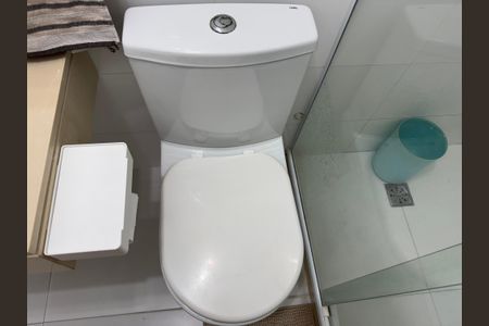 Casa de condomínio à venda com 170m², 4 quartos e 1 vagaSuíte 1 - Banheiro