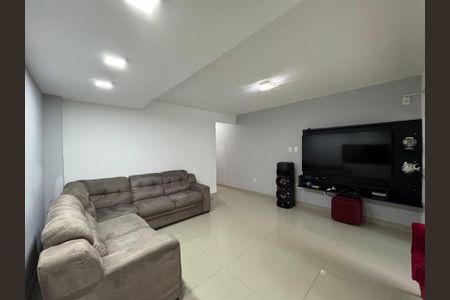 Casa de condomínio à venda com 170m², 4 quartos e 1 vagaSala