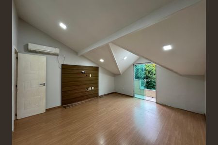 Casa de condomínio à venda com 170m², 4 quartos e 1 vagaSuíte 3