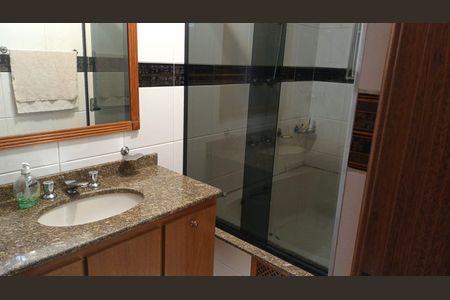 Casa à venda com 159m², 3 quartos e 2 vagas
