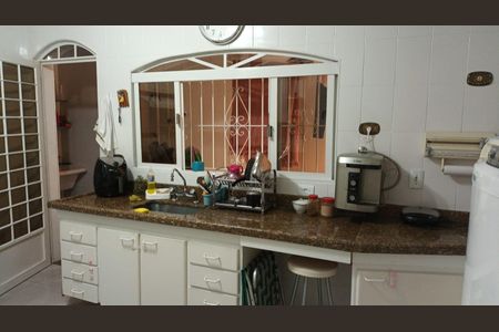 Casa à venda com 159m², 3 quartos e 2 vagas Casa à venda com 159m², 3 quartos e 2 vagasCozinha