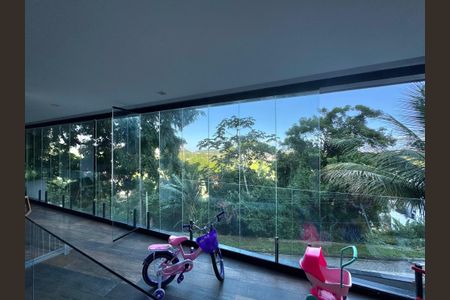 Casa de condomínio à venda com 554m², 5 quartos e 3 vagasSala