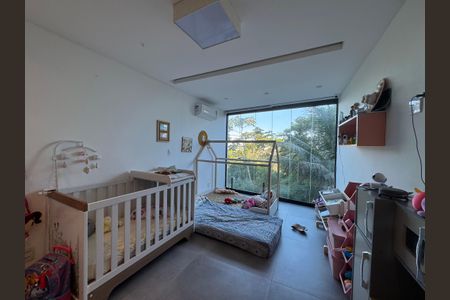 Casa de condomínio à venda com 554m², 5 quartos e 3 vagasQuarto 1