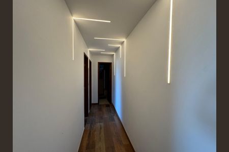 Casa de condomínio à venda com 554m², 5 quartos e 3 vagasCorredor