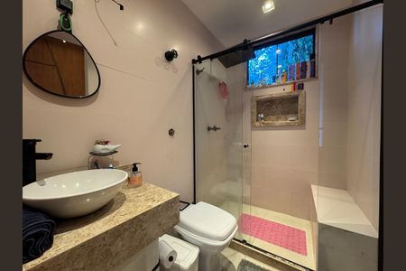 Casa de condomínio à venda com 554m², 5 quartos e 3 vagasBanheiro da Suíte