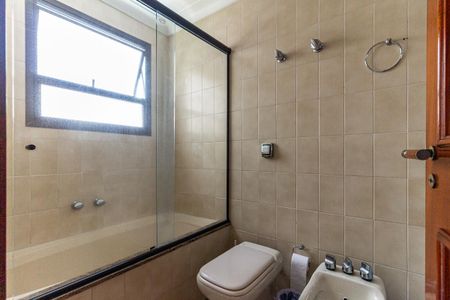 Apartamento à venda com 241m², 3 quartos e 4 vagasBanheiro da Suíte 2