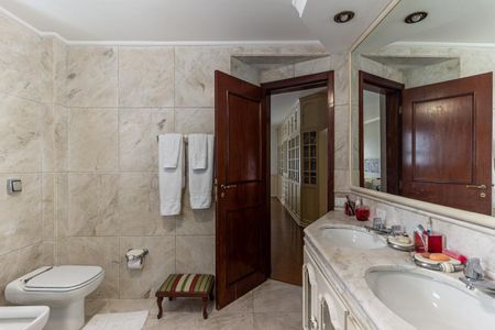 Apartamento à venda com 241m², 3 quartos e 4 vagasBanheiro da Suíte 1