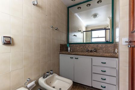 Apartamento à venda com 241m², 3 quartos e 4 vagasBanheiro da Suíte 3