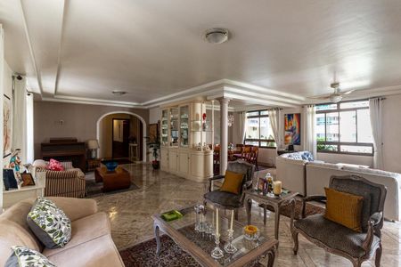 Apartamento à venda com 241m², 3 quartos e 4 vagasSala