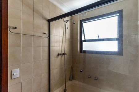 Apartamento à venda com 241m², 3 quartos e 4 vagasBanheiro da Suíte 2