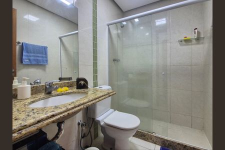 Apartamento à venda com 169m², 3 quartos e 4 vagasBanheiro da Suíte 2
