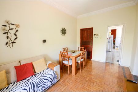 Apartamento à venda com 74m², 2 quartos e sem vagaSala