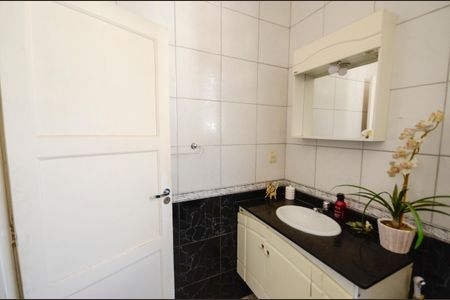 Apartamento à venda com 74m², 2 quartos e sem vagaBanheiro