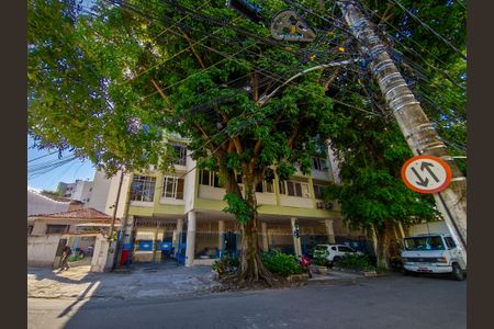 Apartamento à venda com 70m², 2 quartos e 1 vagaFachada e portaria