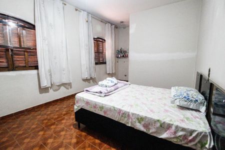 Casa à venda com 205m², 5 quartos e 3 vagasQuarto 2 casa 1
