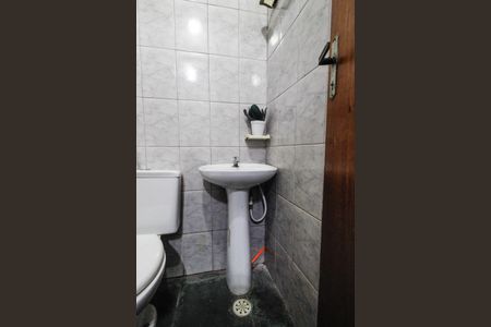 Casa à venda com 205m², 5 quartos e 3 vagasBanheiro de serviço casa 2