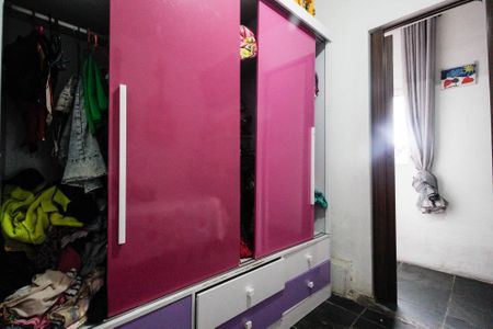 Casa à venda com 205m², 5 quartos e 3 vagasQuarto 2