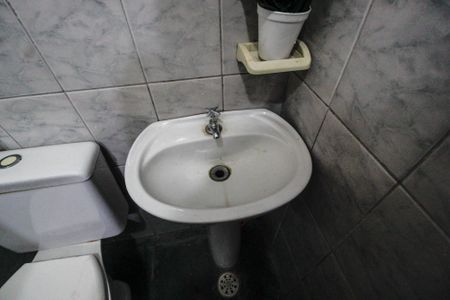 Casa à venda com 205m², 5 quartos e 3 vagasBanheiro de serviço casa 2