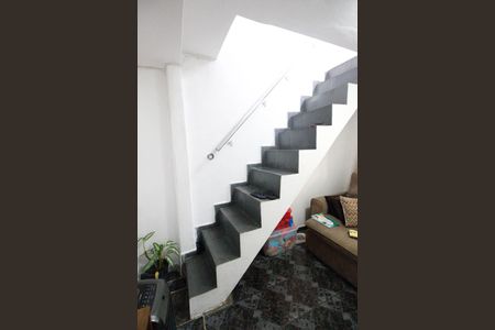 Casa à venda com 205m², 5 quartos e 3 vagasEscada casa 2