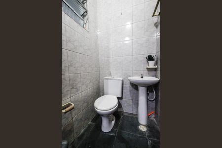 Casa à venda com 205m², 5 quartos e 3 vagasBanheiro de serviço casa 2