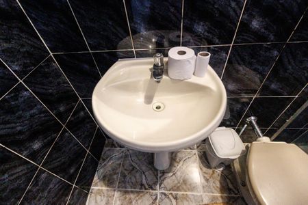 Casa à venda com 205m², 5 quartos e 3 vagasBanheiro casa 1