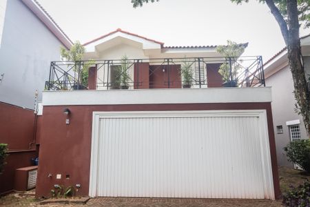 Casa de condomínio à venda com 350m², 3 quartos e 2 vagas Casa de condomínio à venda com 350m², 3 quartos e 2 vagasFrente da Casa