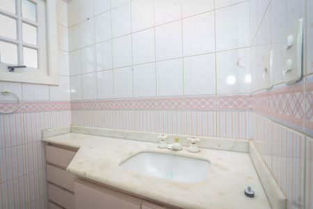 Casa de condomínio à venda com 350m², 3 quartos e 2 vagas Casa de condomínio à venda com 350m², 3 quartos e 2 vagasBanheiro da Suíte 3