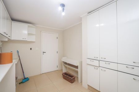 Casa de condomínio à venda com 350m², 3 quartos e 2 vagas Casa de condomínio à venda com 350m², 3 quartos e 2 vagasÁrea de Serviço