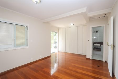 Casa de condomínio à venda com 350m², 3 quartos e 2 vagas Casa de condomínio à venda com 350m², 3 quartos e 2 vagasSuíte 1