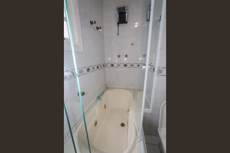 Casa de condomínio à venda com 350m², 3 quartos e 2 vagas Casa de condomínio à venda com 350m², 3 quartos e 2 vagasBanheiro da Suíte 1